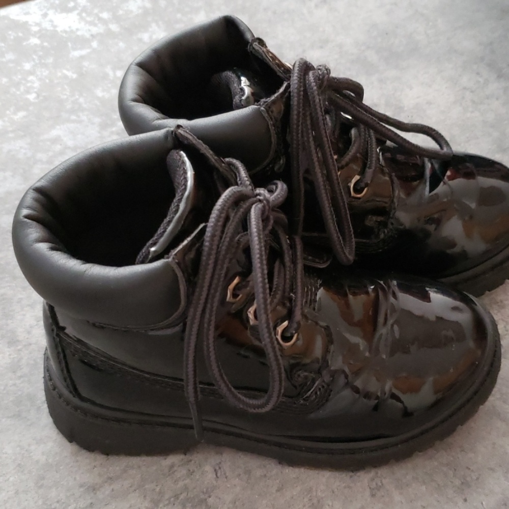 Little girls patent black boots